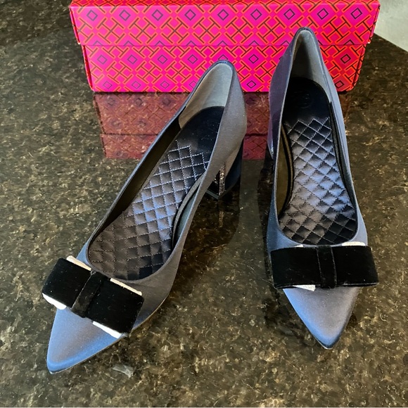 New Tory Burch Gigi Block Heel Pump, Navy Blue Satin, Crystal Embellished Logo - Picture 12 of 16